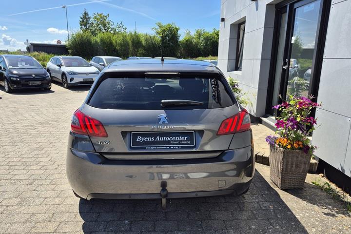 Sort Peugeot 308 fra 2020