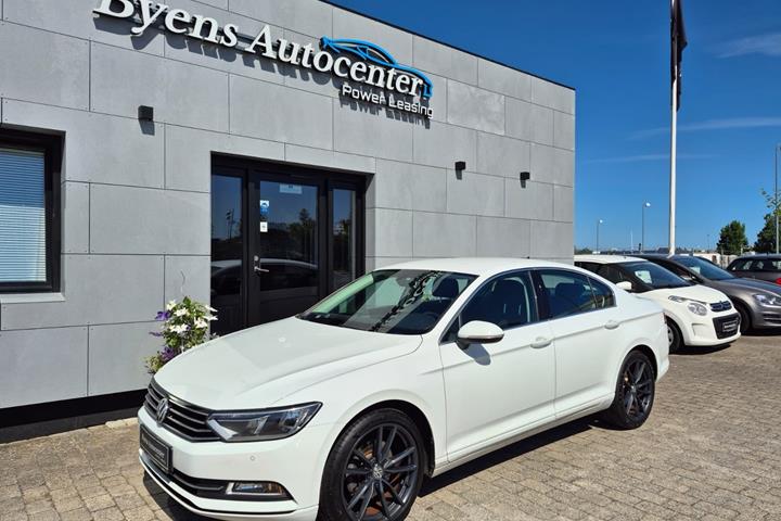 Hvid VW Passat fra 2015