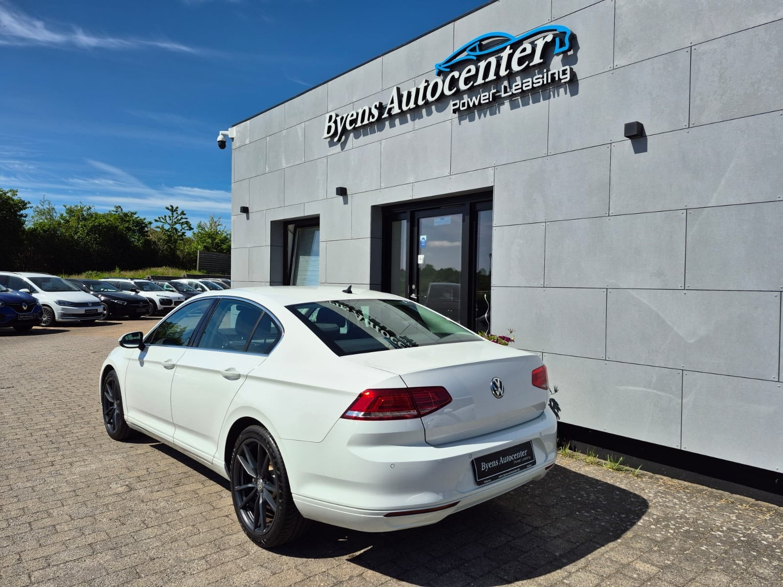 Hvid VW Passat fra 2015