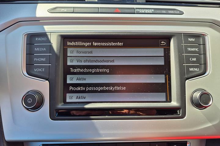 Hvid VW Passat fra 2015