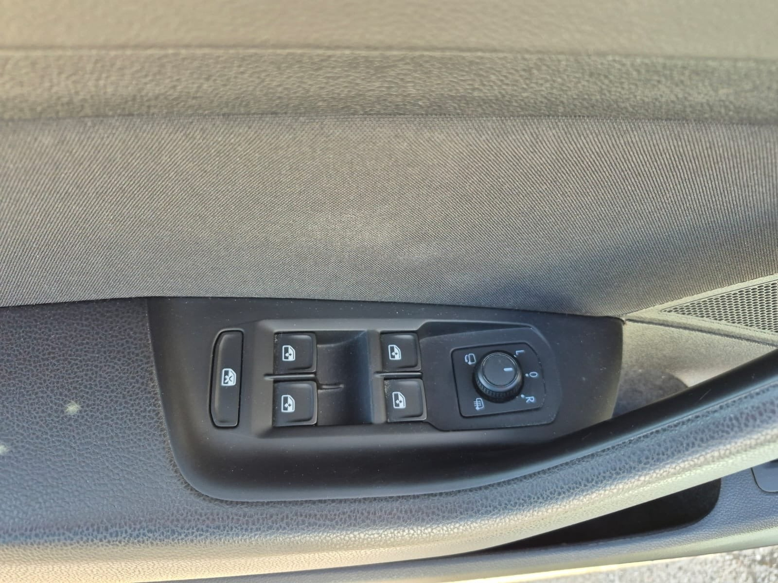 Hvid VW Passat fra 2015