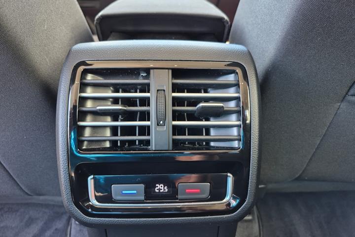 Hvid VW Passat fra 2015