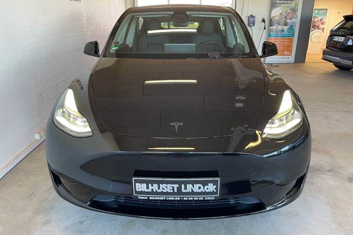Sort Tesla Model Y fra 2023