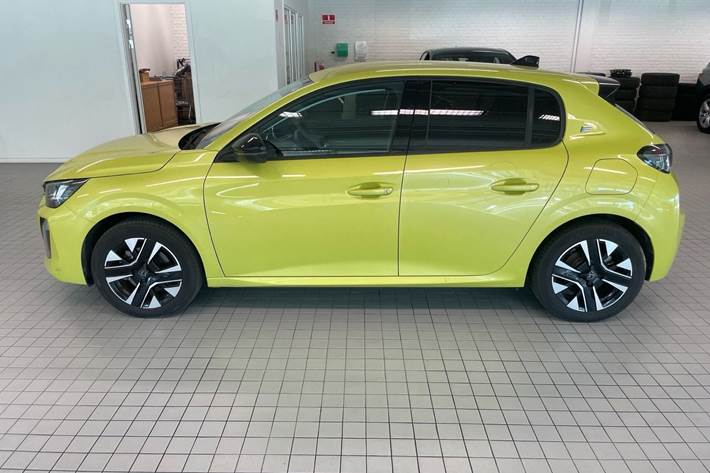Beige Peugeot e-208 fra 2024