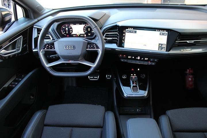 Sort Audi Q4 e-tron fra 2024