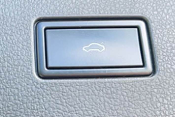 Blå VW Passat fra 2018