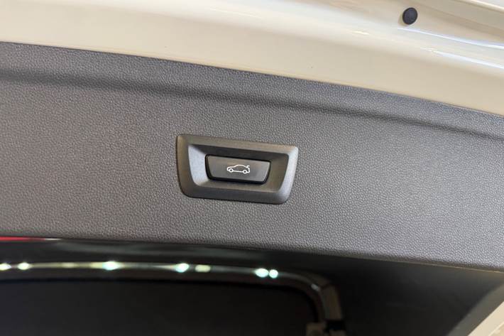 Hvid BMW iX fra 2023