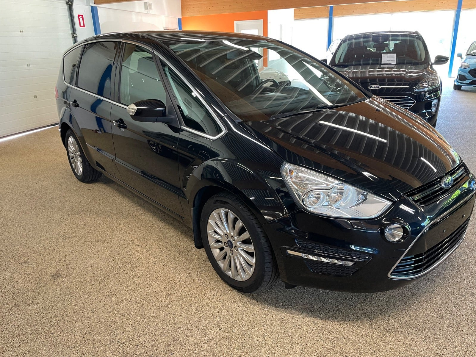Sort Ford S-MAX fra 2012