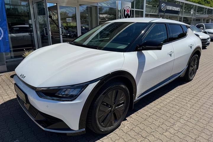Hvid Kia EV6 fra 2023 set udefra