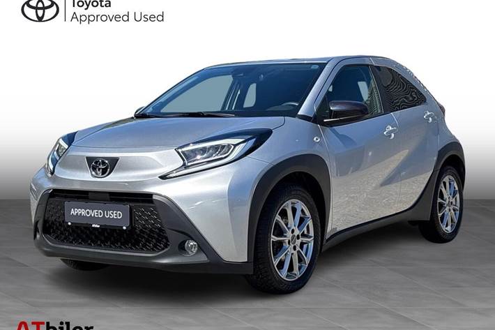 Sølv Toyota Aygo X fra 2023