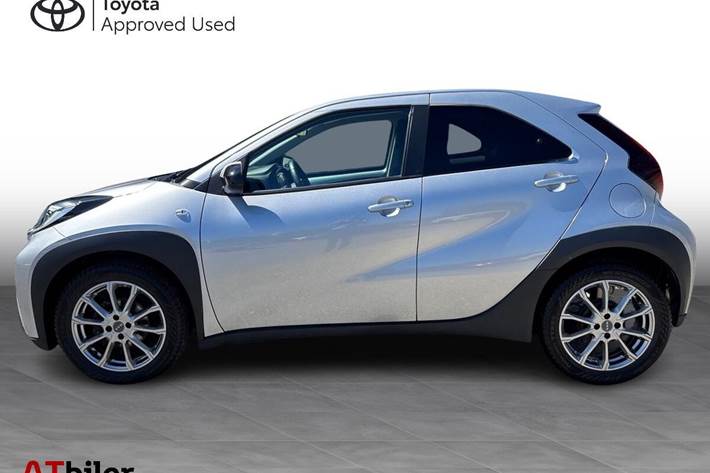 Sølv Toyota Aygo X fra 2023