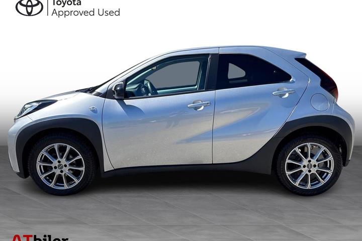 Sølv Toyota Aygo X fra 2023