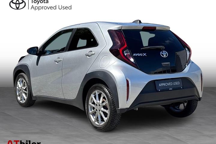 Sølv Toyota Aygo X fra 2023