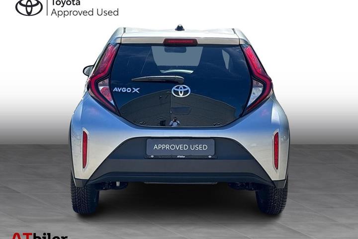 Sølv Toyota Aygo X fra 2023