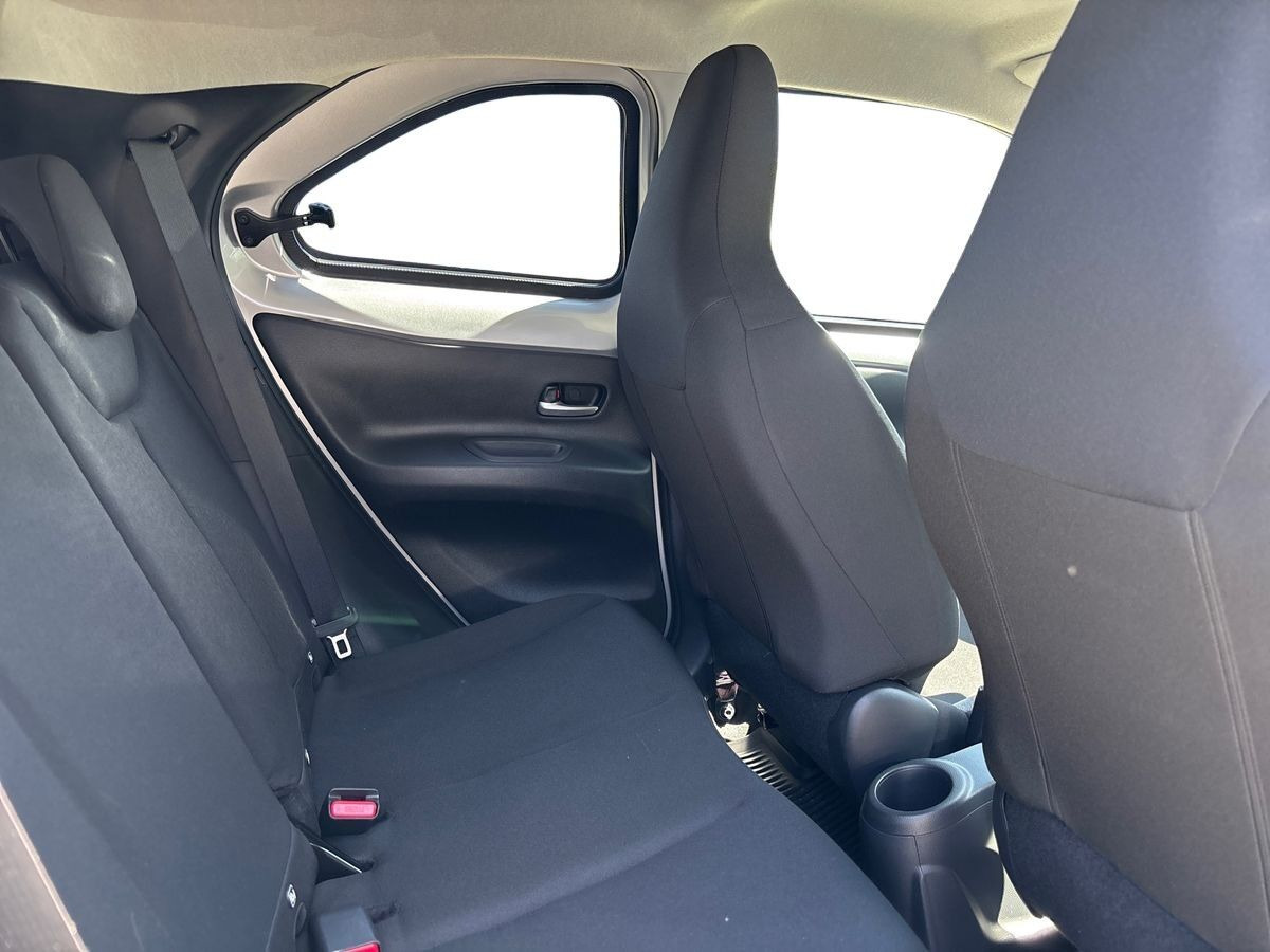 Sølv Toyota Aygo X fra 2023
