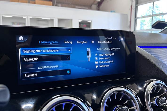 Hvid Mercedes EQA 250 fra 2021