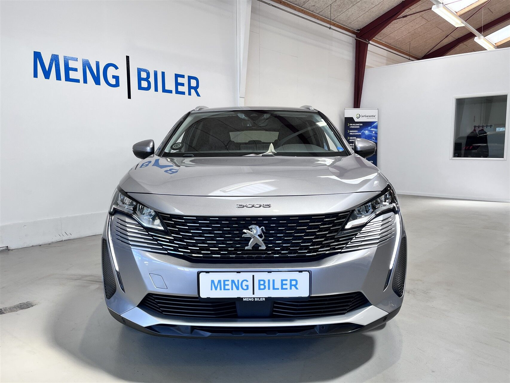 Grå Peugeot 3008 fra 2021