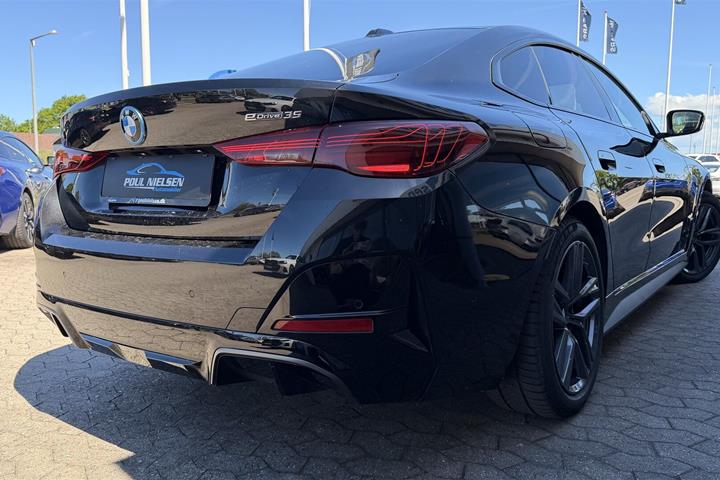 Sort BMW i4 fra 2024