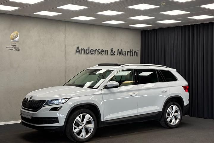 Hvid Skoda Kodiaq fra 2018 set udefra
