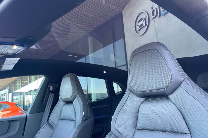 Hvid Polestar 4 fra 2025