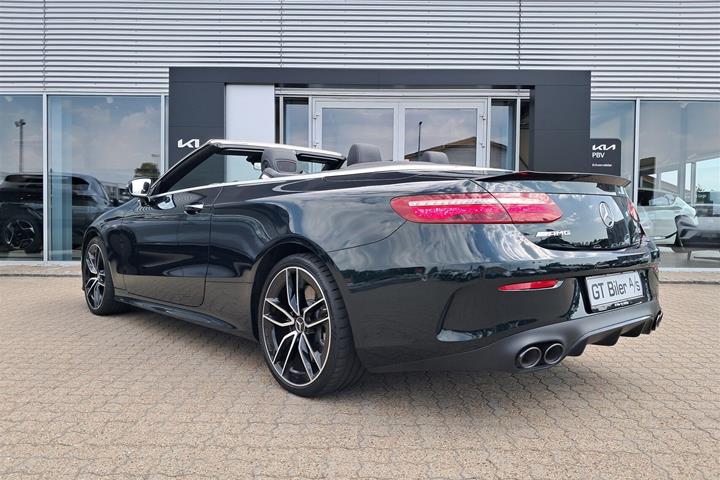 Grøn Mercedes E53 AMG fra 2019 set udefra