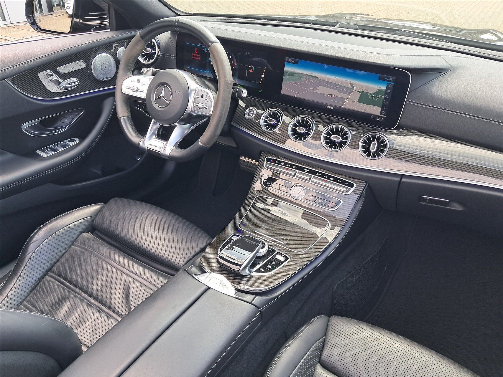 Grøn Mercedes E53 AMG fra 2019 set indefra
