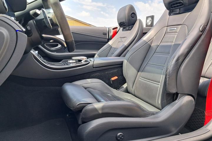 Grøn Mercedes E53 AMG fra 2019 set indefra