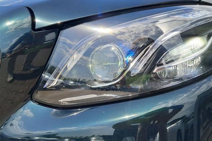 Grøn Mercedes E53 AMG fra 2019