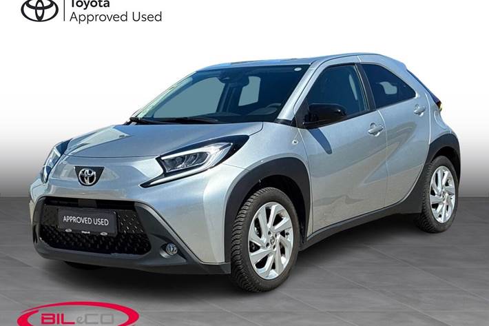 Sølv Toyota Aygo X fra 2023