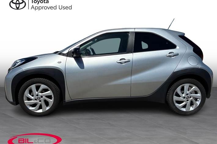 Sølv Toyota Aygo X fra 2023