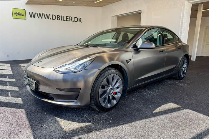 Sort Tesla Model 3 fra 2023