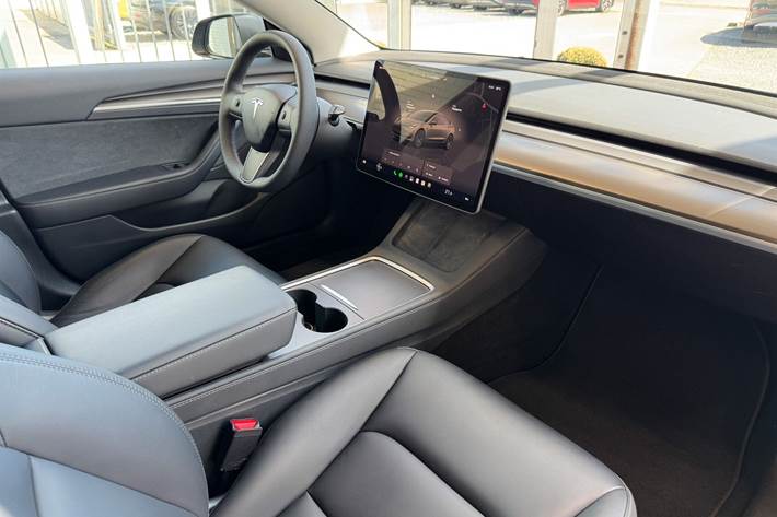 Sort Tesla Model 3 fra 2023