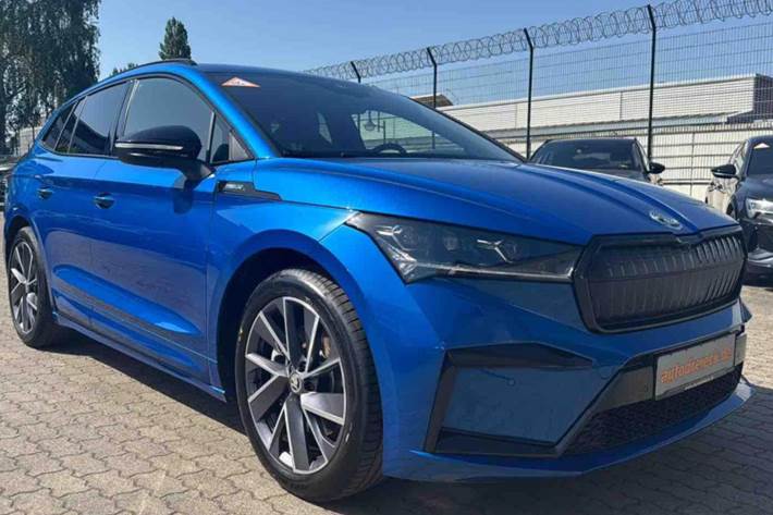 Blå Skoda Enyaq fra 2023