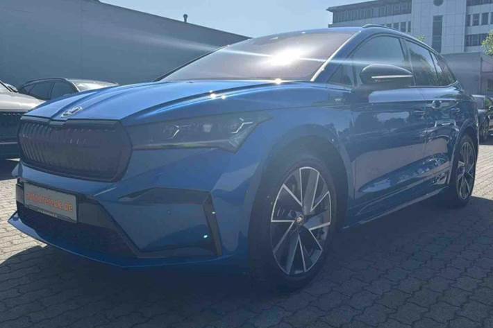 Blå Skoda Enyaq fra 2023