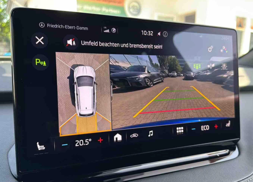 Blå Skoda Enyaq fra 2023