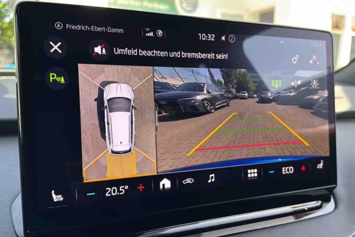 Blå Skoda Enyaq fra 2023