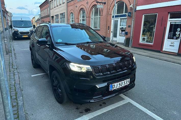 Sort Jeep Compass fra 2022