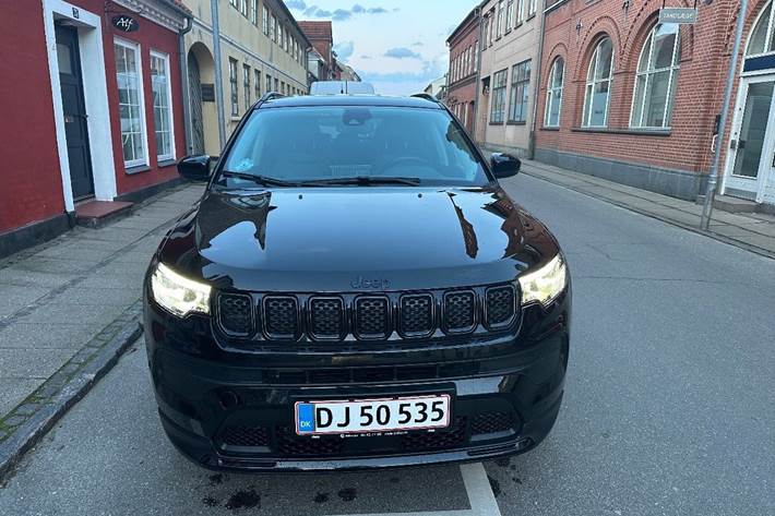 Sort Jeep Compass fra 2022