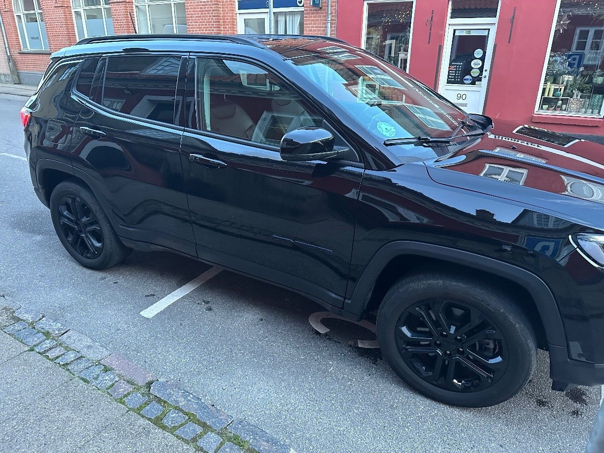 Sort Jeep Compass fra 2022