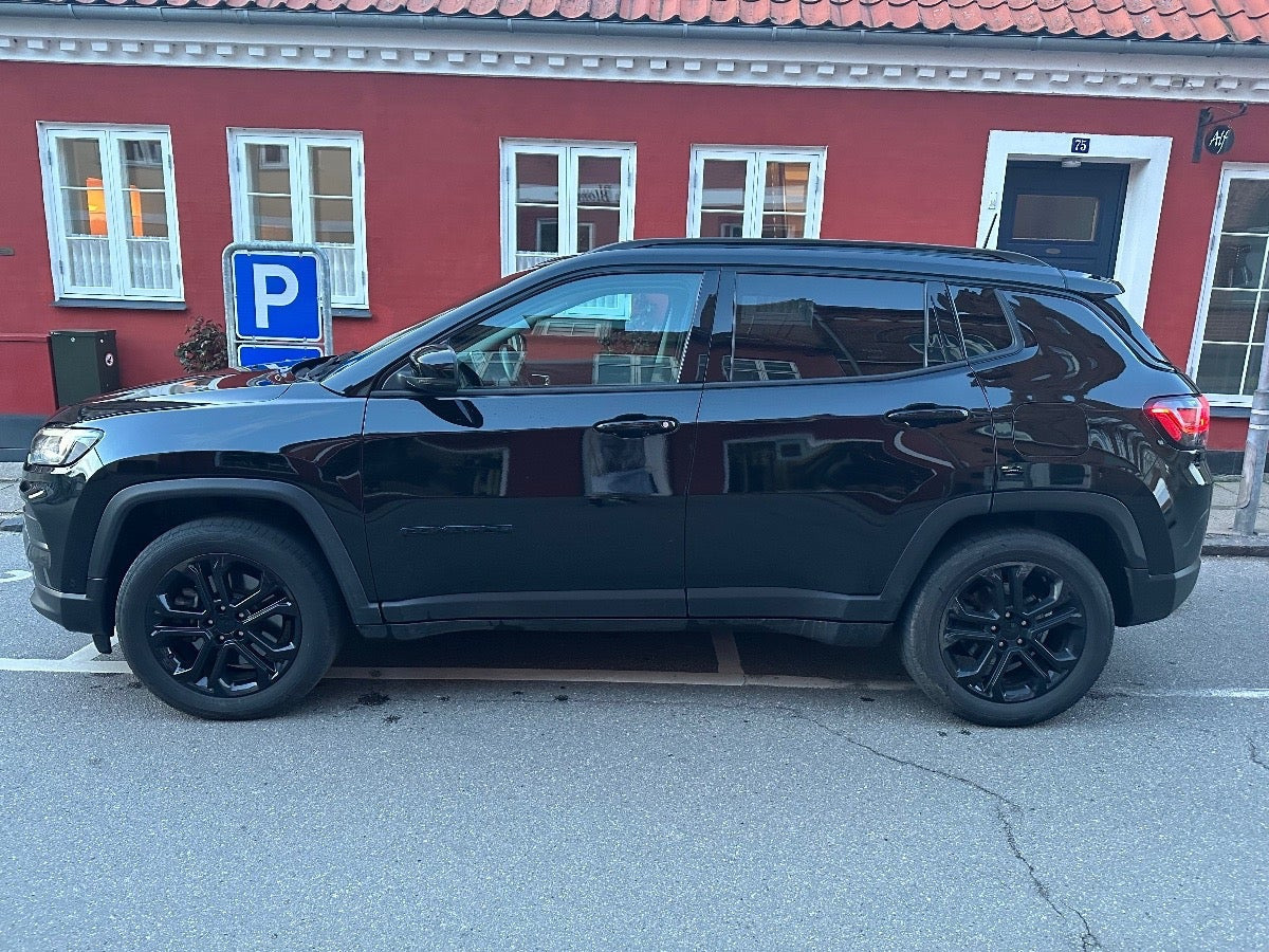 Sort Jeep Compass fra 2022