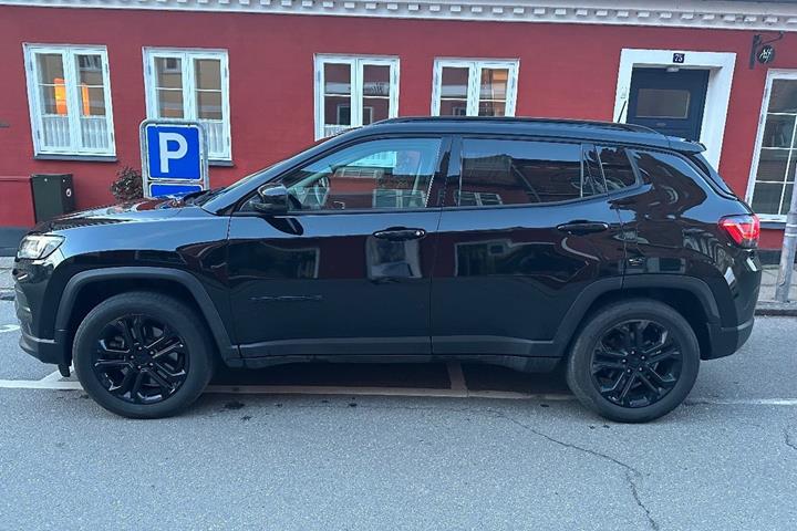 Sort Jeep Compass fra 2022