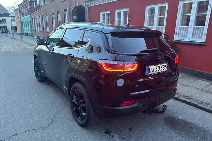 Sort Jeep Compass fra 2022