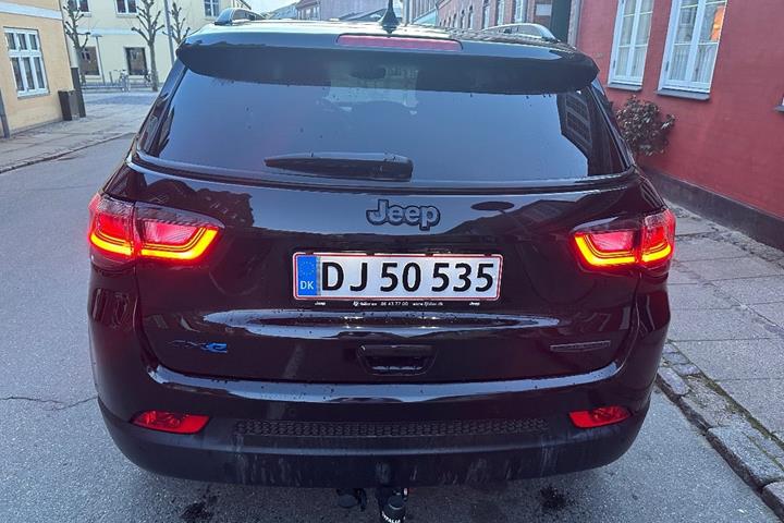 Sort Jeep Compass fra 2022