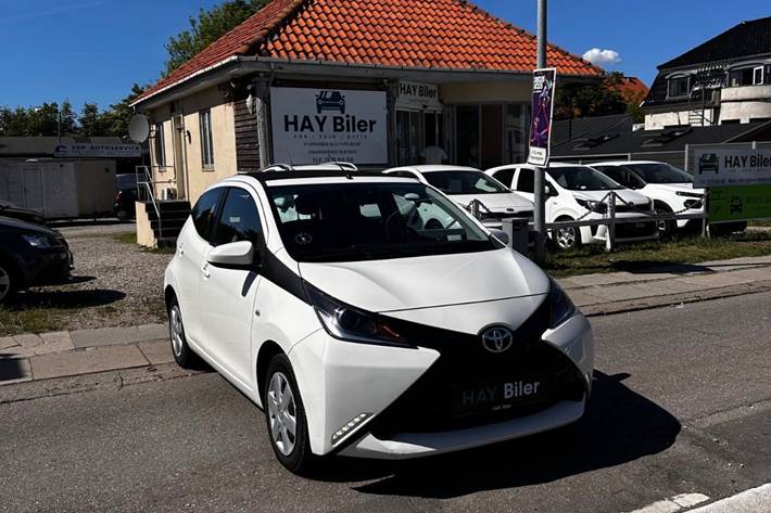 Hvid Toyota Aygo fra 2015