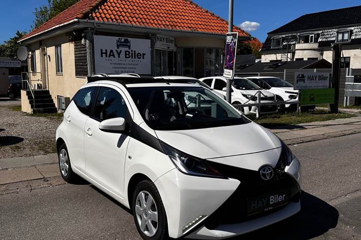 Hvid Toyota Aygo fra 2015