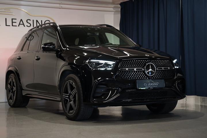 Sort Mercedes GLE350 de fra 2024 set udefra