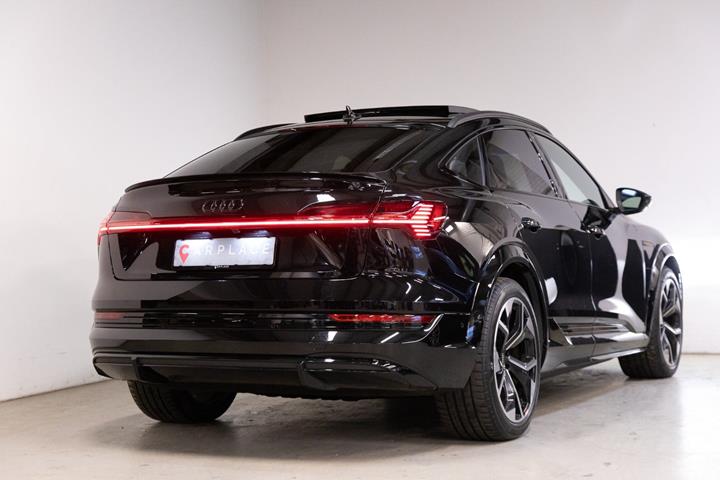 Sort Audi e-tron S fra 2022