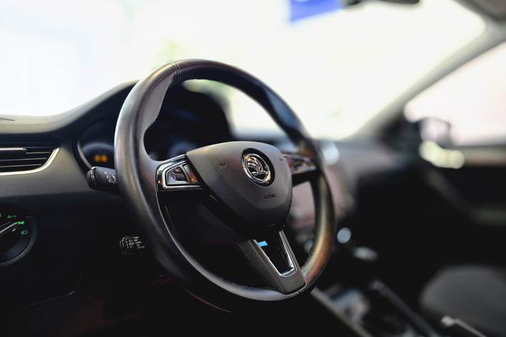 Grå Skoda Octavia fra 2018
