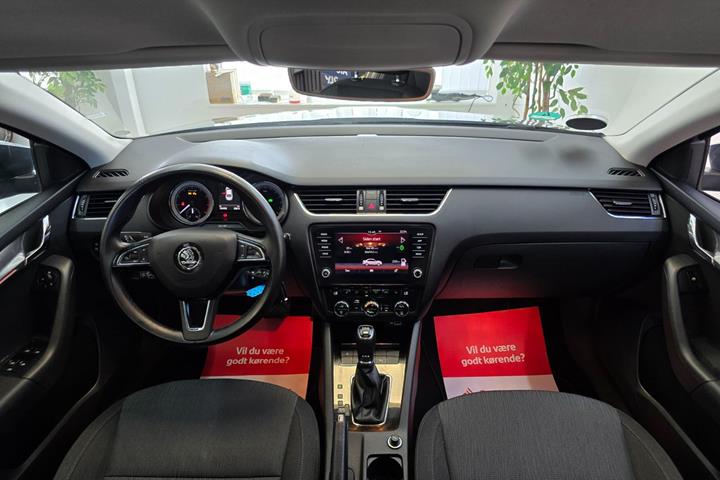 Grå Skoda Octavia fra 2018