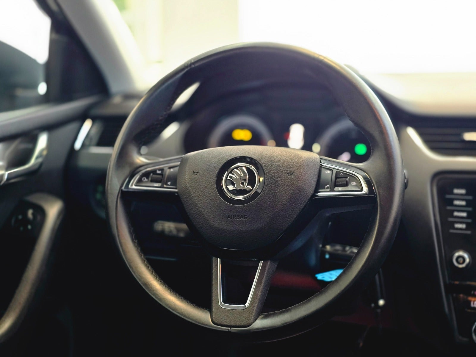 Grå Skoda Octavia fra 2018